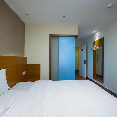 Hotel 7Days Premium Guilin Seven Star International Exhibition Center Habitación foto